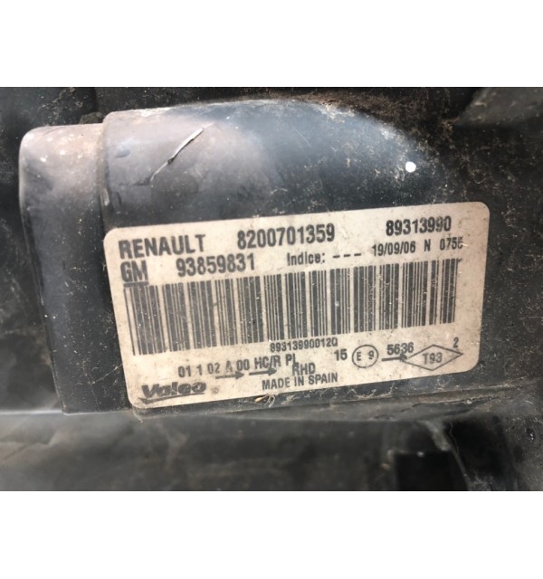Фара левая бу для Renault Trafic  2.0 DCi,  2006 г. бу контрактные купить в Спб