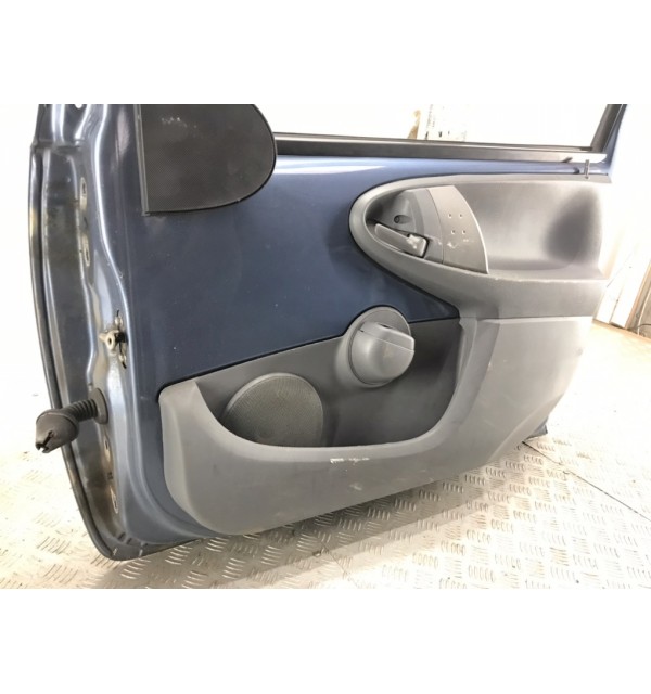 Дверь передняя правая бу для Toyota Aygo  1.0 i,  2008 г. бу контрактные купить в Спб