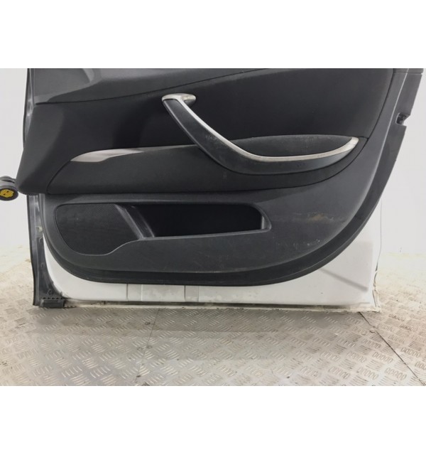 Дверь передняя правая бу для Citroen C5  2.0 HDi,  2010 г. бу контрактные купить в Спб
