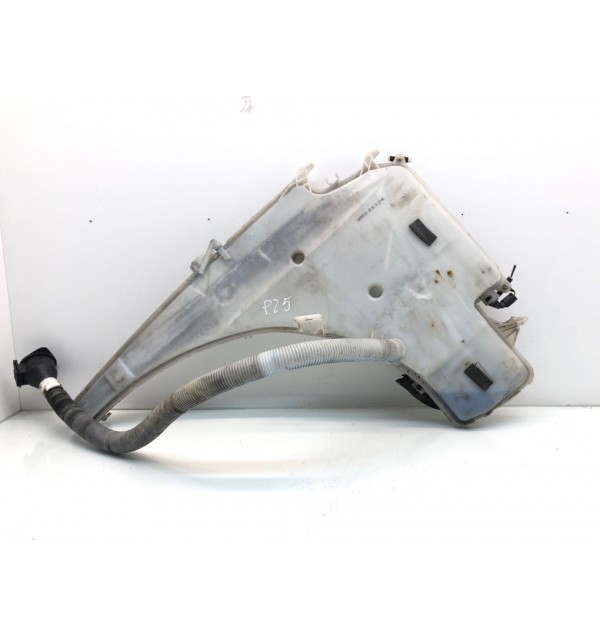 Бачок омывателя бу для BMW 1 E87/E81/E82/E88 2.0 TD,  2010 г. бу контрактные купить в Спб