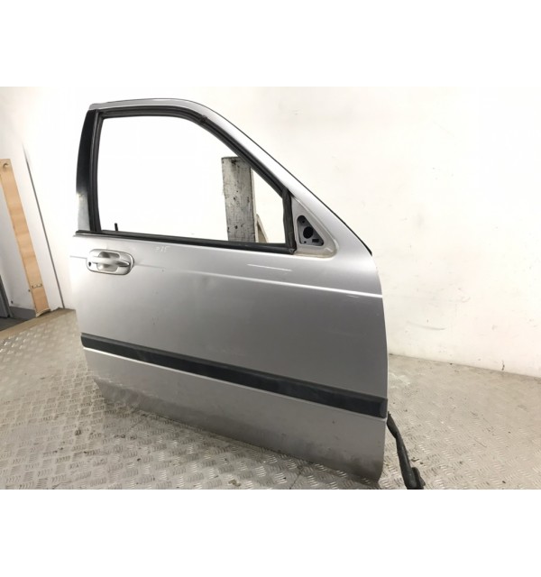 Дверь передняя правая бу для Honda Civic  1.6 i,  2000 г. бу контрактные купить в Спб