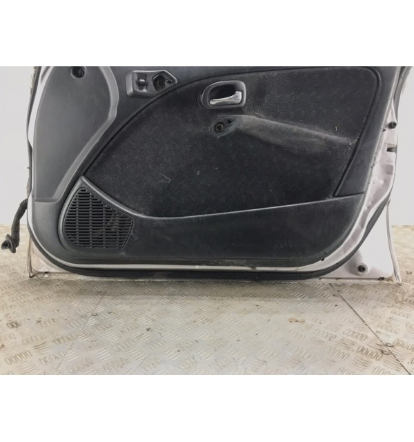 Дверь передняя правая бу для Honda Civic  1.6 i,  2000 г. бу контрактные купить в Спб