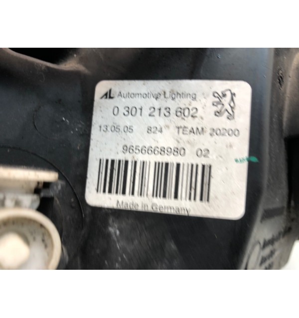 Фара правая бу для Peugeot 407  2.0 HDi,  2005 г. бу контрактные купить в Спб