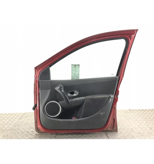 Дверь передняя правая бу для Renault Clio  1.5 DCi,  2007 г. бу контрактные купить в Спб