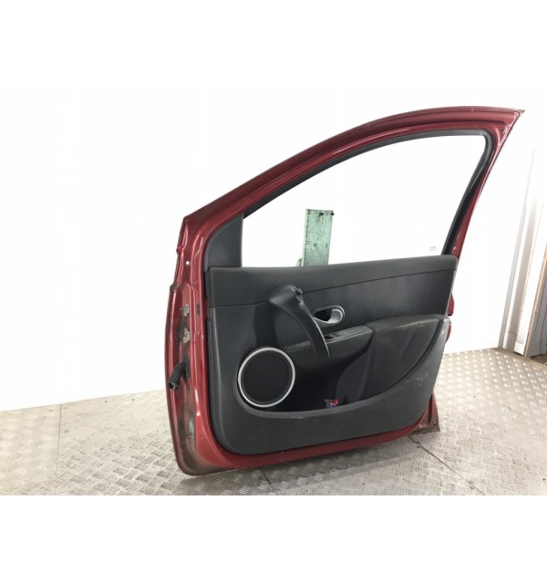 Дверь передняя правая бу для Renault Clio  1.5 DCi,  2007 г. бу контрактные купить в Спб