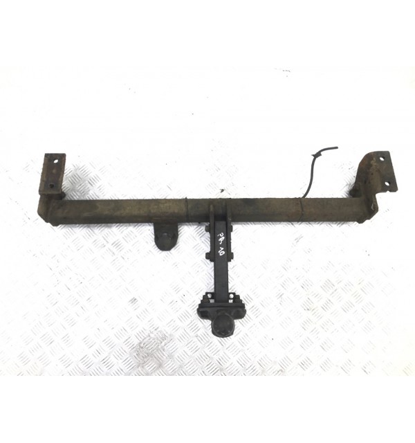 Прицепное устройство (фаркоп) бу для Toyota RAV4  2.0 D-4D,  2002 г. бу контрактные купить в Спб