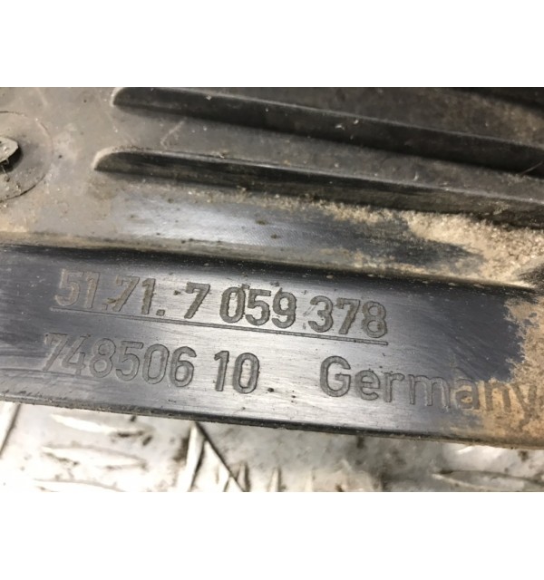 Защита арок передняя правая (подкрылок) бу для BMW 3 E90/E91/E92/E93 2.0 TD,  2007 г. бу контрактные купить в Спб