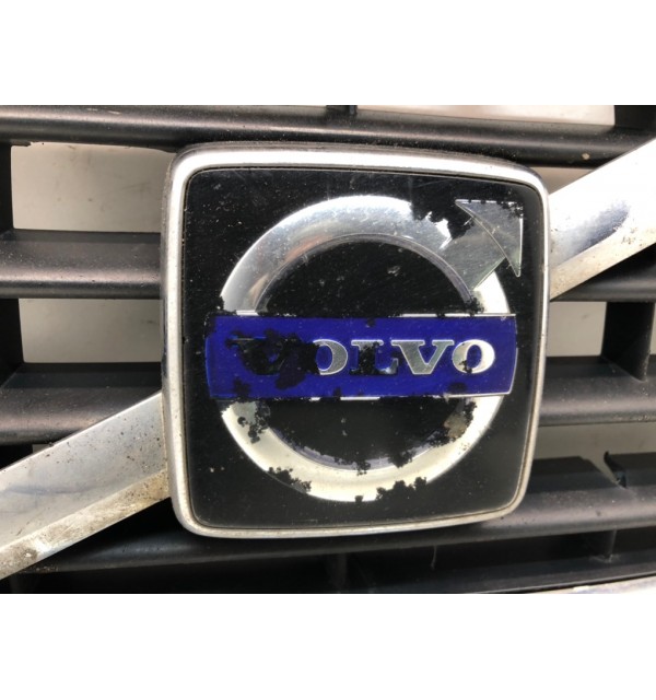Решетка радиатора бу для Volvo V50  2.0 TD,  2008 г. бу контрактные купить в Спб