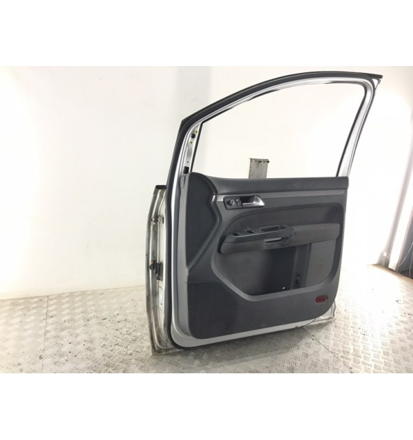 Дверь передняя правая бу для Volkswagen Touran  ,  2010 г. бу контрактные купить в Спб