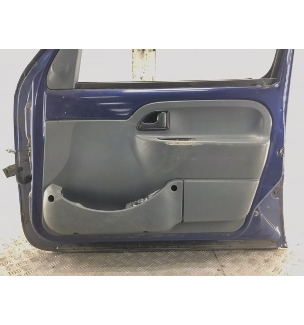 Дверь передняя правая бу для Renault Kangoo  1.9 D,  2001 г. бу контрактные купить в Спб