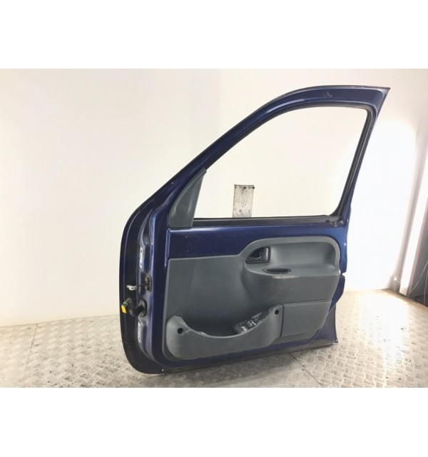 Дверь передняя правая бу для Renault Kangoo  1.9 D,  2001 г. бу контрактные купить в Спб