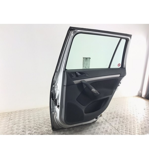 Дверь задняя правая бу для Skoda Octavia  1.6 TDi,  2010 г. бу контрактные купить в Спб