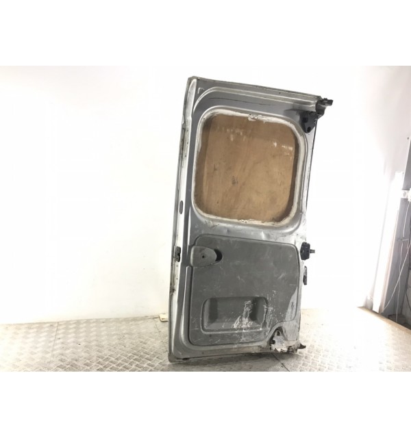 Дверь задняя распашная правая бу для Nissan Primastar  2.0 DCi,  2013 г. бу контрактные купить в Спб