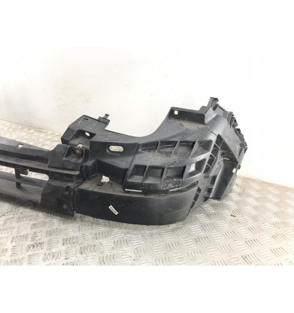 Кронштейн решетки радиатора бу для Nissan Primastar  2.0 DCi,  2013 г. бу контрактные купить в Спб
