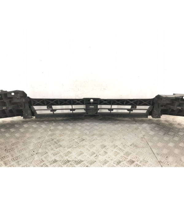 Кронштейн решетки радиатора бу для Nissan Primastar  2.0 DCi,  2013 г. бу контрактные купить в Спб