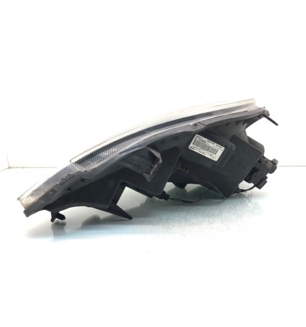 Фара правая бу для Nissan Primastar  2.0 DCi,  2013 г. бу контрактные купить в Спб