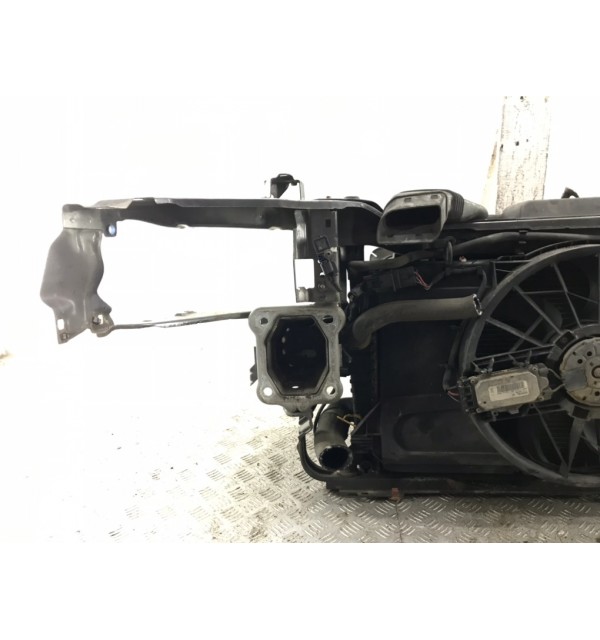 Панель передняя (телевизор) бу для Volvo V50  2.0 TD,  2008 г. бу контрактные купить в Спб