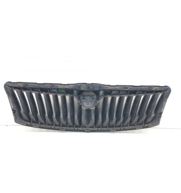 Решетка радиатора бу для Skoda Octavia  1.6 TDi,  2010 г. бу контрактные купить в Спб