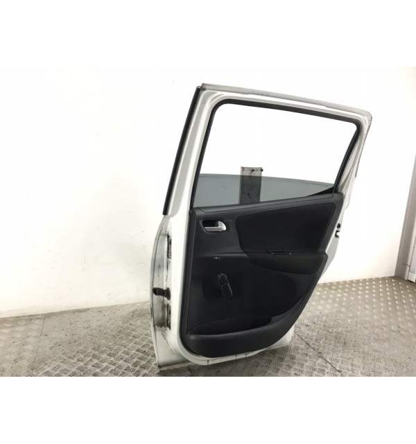 Дверь задняя правая бу для Peugeot 207  1.6 HDi,  2010 г. бу контрактные купить в Спб