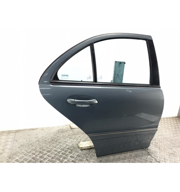 Дверь задняя правая бу для Mercedes C W203 2.2 CDi,  2004 г. бу контрактные купить в Спб
