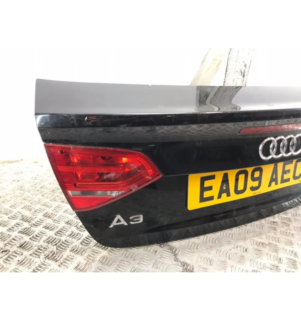 Крышка багажника бу для Audi A3 8P 2.0 TDi,  2009 г. бу контрактные купить в Спб