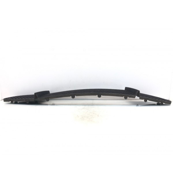 Заглушка (решетка) в бампер передний бу для BMW 1 E87/E81/E82/E88 1.6 i,  2005 г. бу контрактные купить в Спб