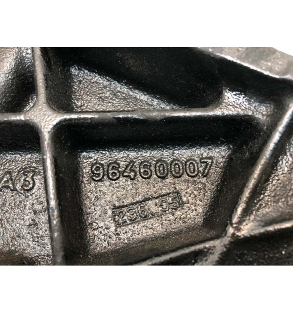 Кронштейн бу для Peugeot 307  1.4 i,  2005 г. бу контрактные купить в Спб