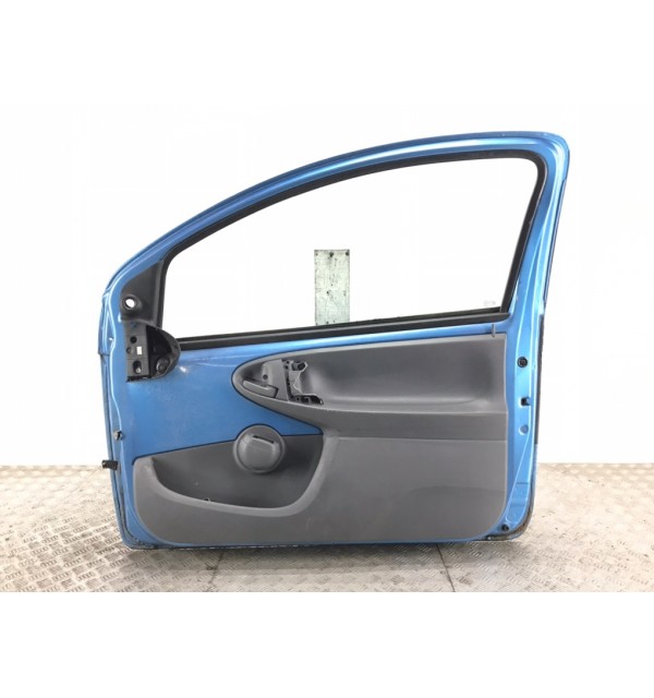 Дверь передняя правая бу для Peugeot 107  1.0 i,  2006 г.