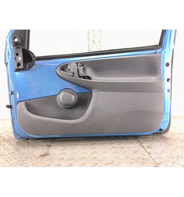 Дверь передняя правая бу для Peugeot 107  1.0 i,  2006 г.