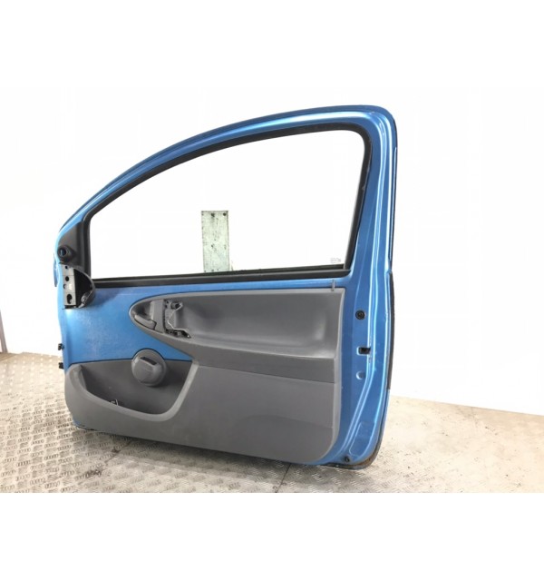 Дверь передняя правая бу для Peugeot 107  1.0 i,  2006 г.