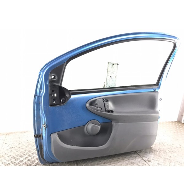 Дверь передняя правая бу для Peugeot 107  1.0 i,  2006 г.