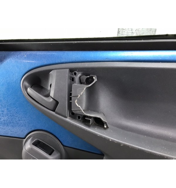 Дверь передняя правая бу для Peugeot 107  1.0 i,  2006 г.