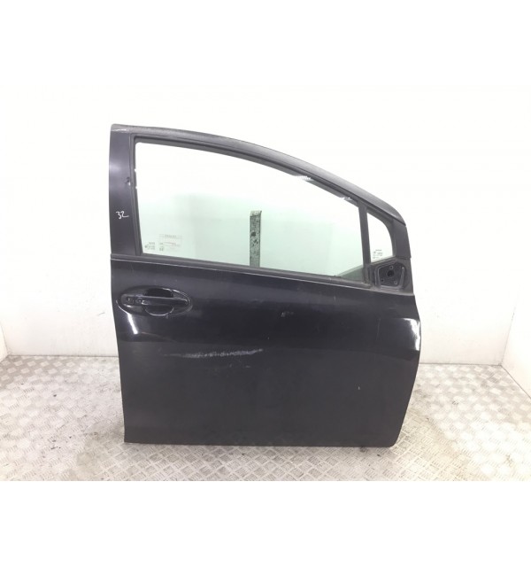 Дверь передняя правая бу для Toyota Yaris XP9 1.3 i,  2006 г.