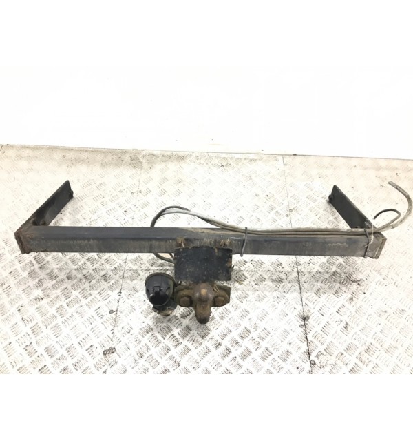 Прицепное устройство (фаркоп) бу для Volkswagen Passat B6 2.0 TDi,  2006 г. бу контрактные купить в Спб