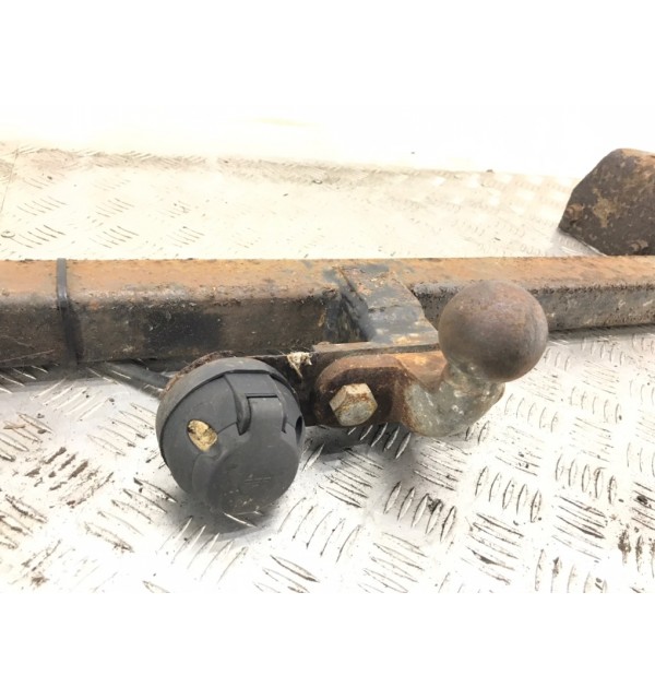 Прицепное устройство (фаркоп) бу для Suzuki Vitara  1.6 i,  1995 г. бу контрактные купить в Спб