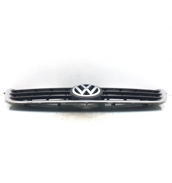 Решетка радиатора бу для Volkswagen Touran  2.0 TDi,  2005 г. бу контрактные купить в Спб