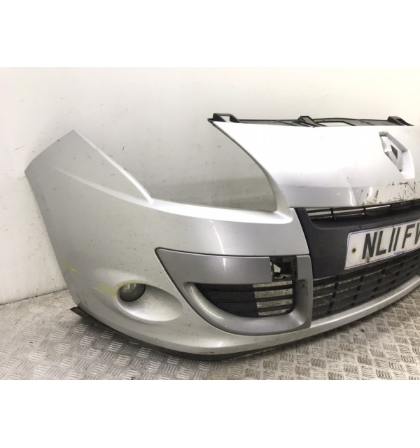 Бампер передний бу для Renault Scenic  1.5 DCi,  2011 г. бу контрактные купить в Спб
