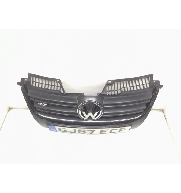 Решетка радиатора бу для Volkswagen Golf 5 2.0 TDi,  2007 г. бу контрактные купить в Спб