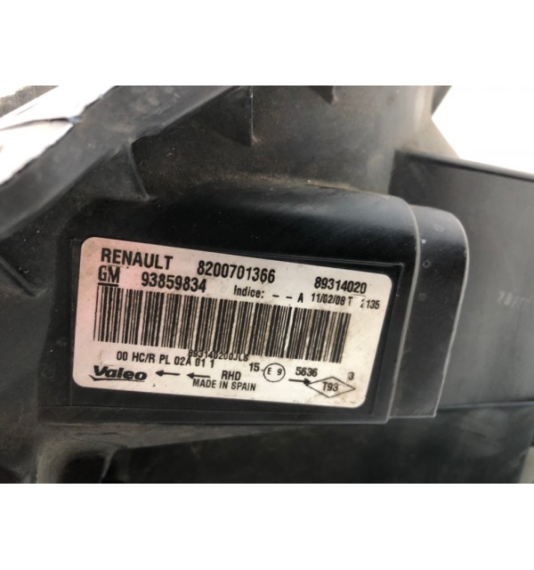 Фара правая бу для Renault Trafic  2.0 DCi,  2008 г. бу контрактные купить в Спб