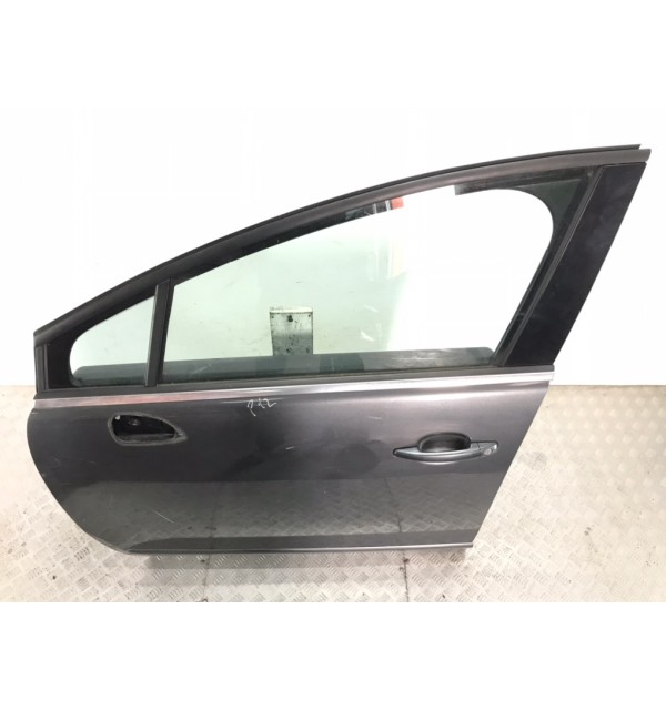 Дверь передняя левая бу для Peugeot 5008  1.6 HDi,  2010 г. бу контрактные купить в Спб