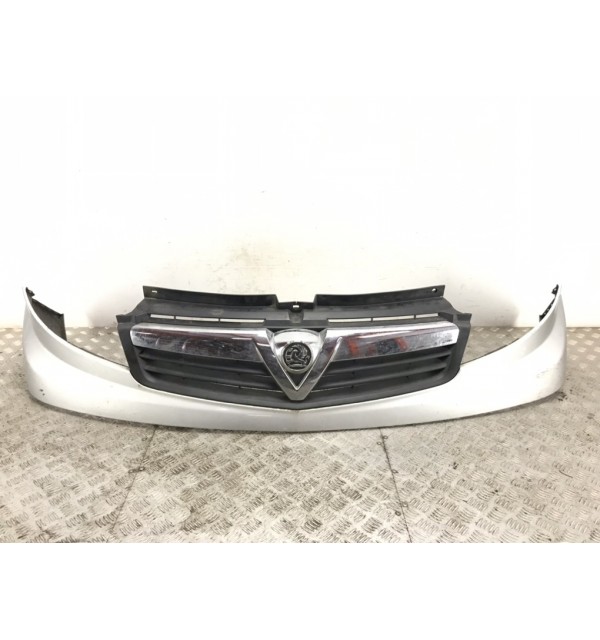 Решетка радиатора бу для Opel Vivaro  2.0 CDTi,  2010 г. бу контрактные купить в Спб