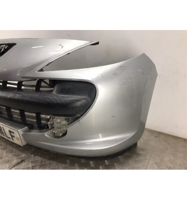 Бампер передний бу для Peugeot 207  1.4 i,  2006 г. бу контрактные купить в Спб