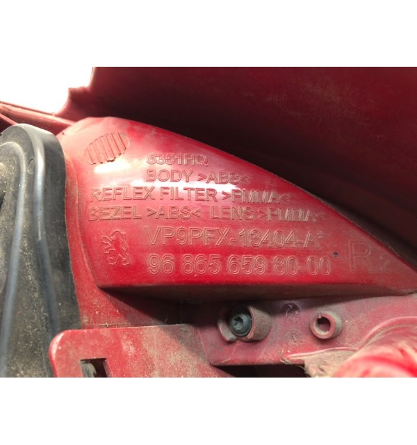 Фонарь задний правый бу для Peugeot 207  1.6 HDi,  2009 г. бу контрактные купить в Спб