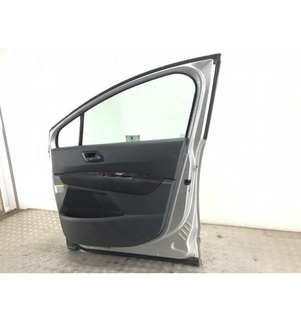 Дверь передняя правая бу для Peugeot 3008  1.6 HDi,  2010 г. бу контрактные купить в Спб