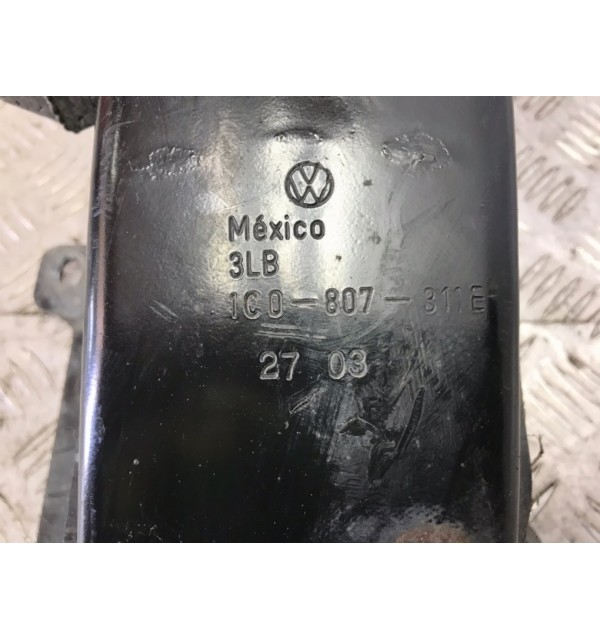 Усилитель бампера переднего бу для Volkswagen Beetle A4 1.6 i,  2004 г. бу контрактные купить в Спб