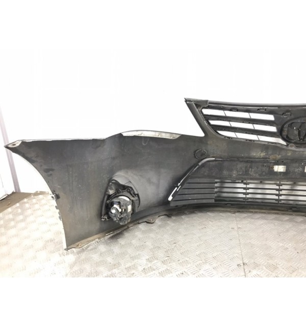 Бампер передний бу для Toyota Avensis  2.0 D-4D,  2012 г. бу контрактные купить в Спб