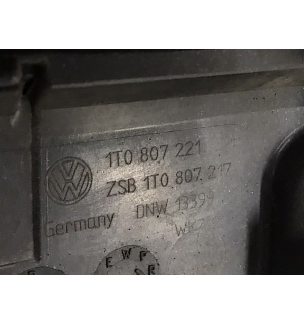 Бампер передний бу для Volkswagen Touran  2.0 TDi,  2006 г. бу контрактные купить в Спб