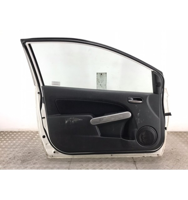 Дверь передняя левая бу для Mazda 2   1.5 i,  2010 г. бу контрактные купить в Спб