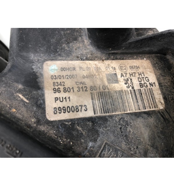 Фара правая бу для Peugeot 207  1.6 HDi,  2007 г. бу контрактные купить в Спб