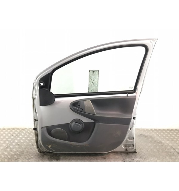 Дверь передняя правая бу для Toyota Aygo  1.0 i,  2008 г. бу контрактные купить в Спб